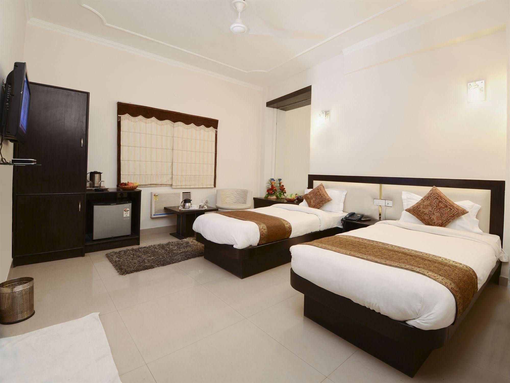 Fabhotel Plus Maniram Palace 아그라 외부 사진