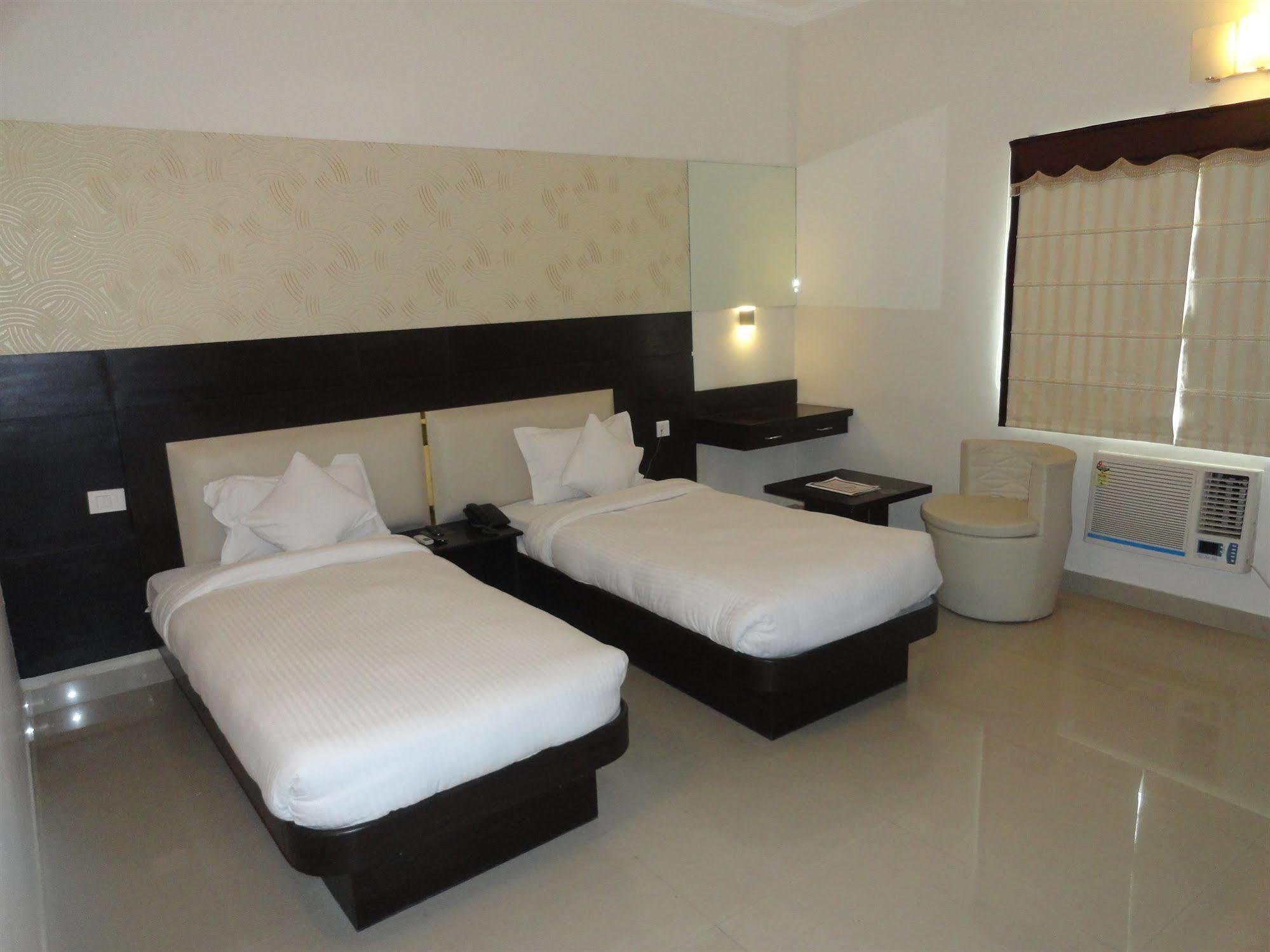 Fabhotel Plus Maniram Palace 아그라 외부 사진