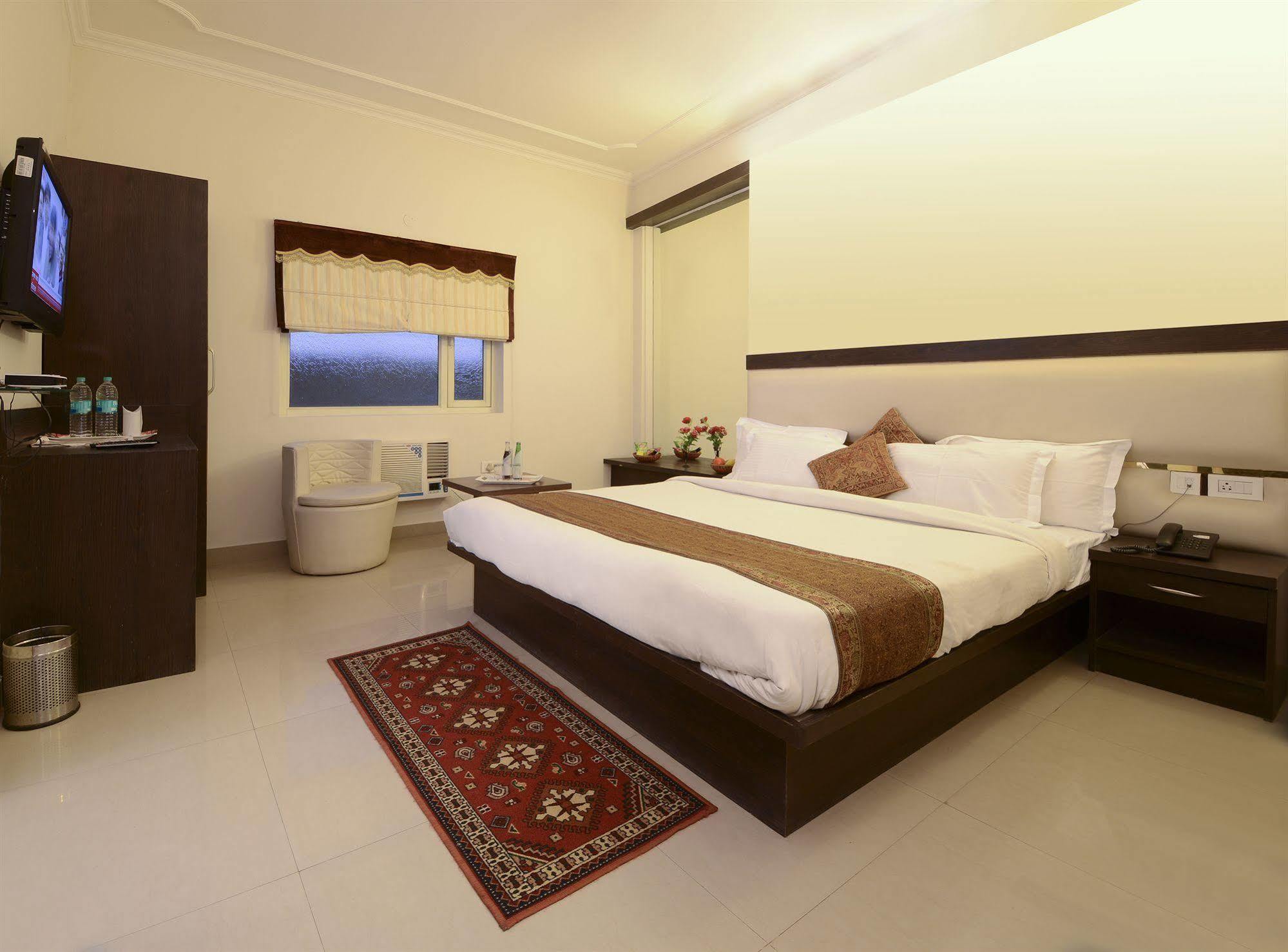 Fabhotel Plus Maniram Palace 아그라 외부 사진