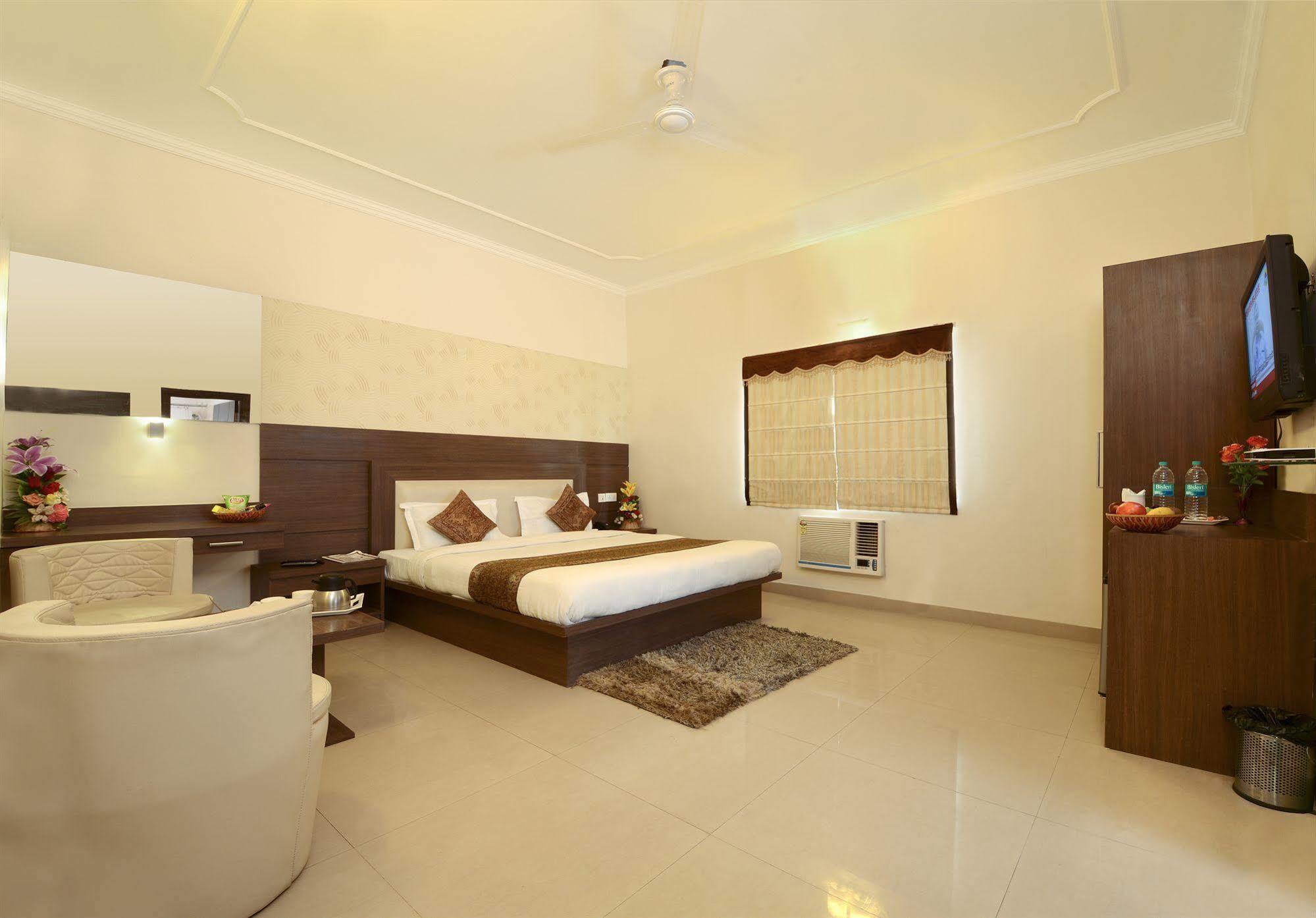 Fabhotel Plus Maniram Palace 아그라 외부 사진